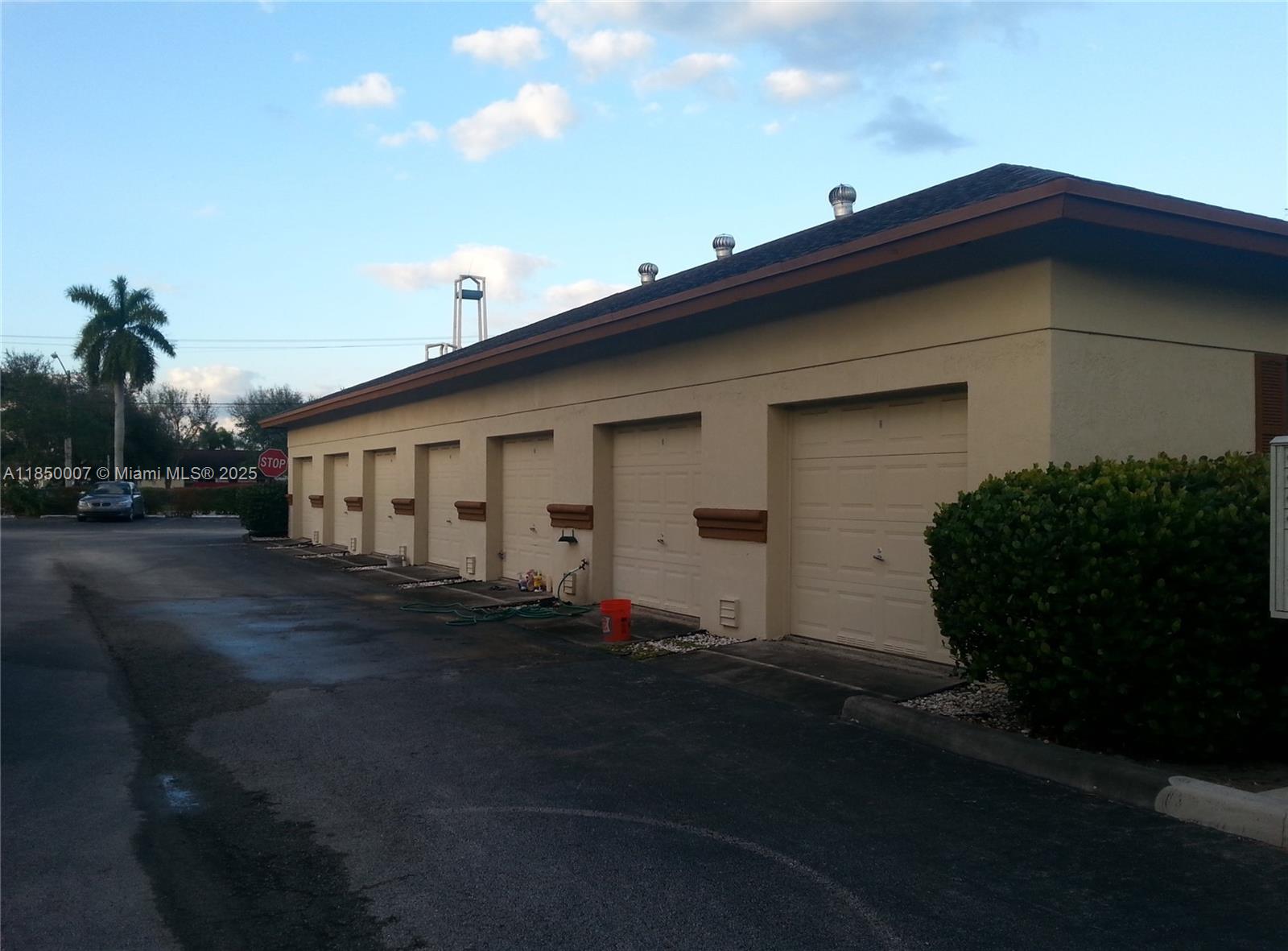 6100 Boulevard Of Champions