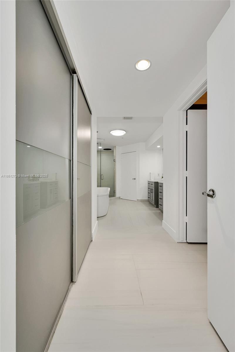 SAYAN CONDO - Residential