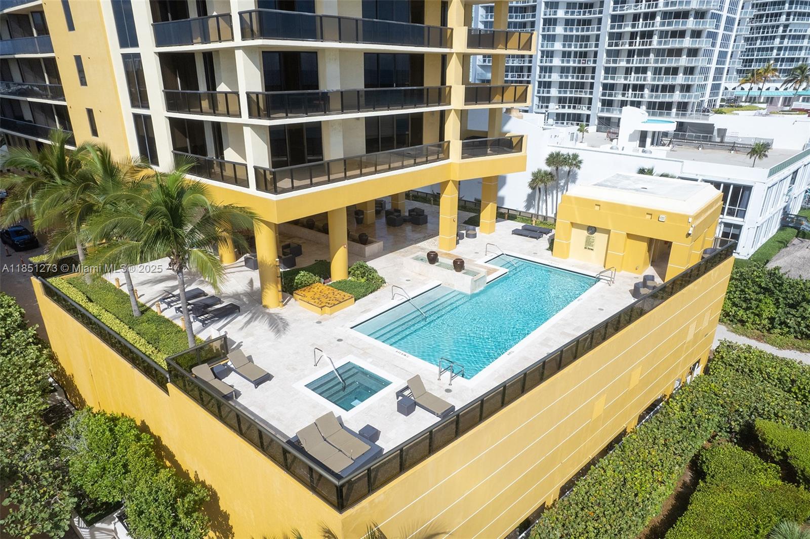 SAYAN CONDO - Residential