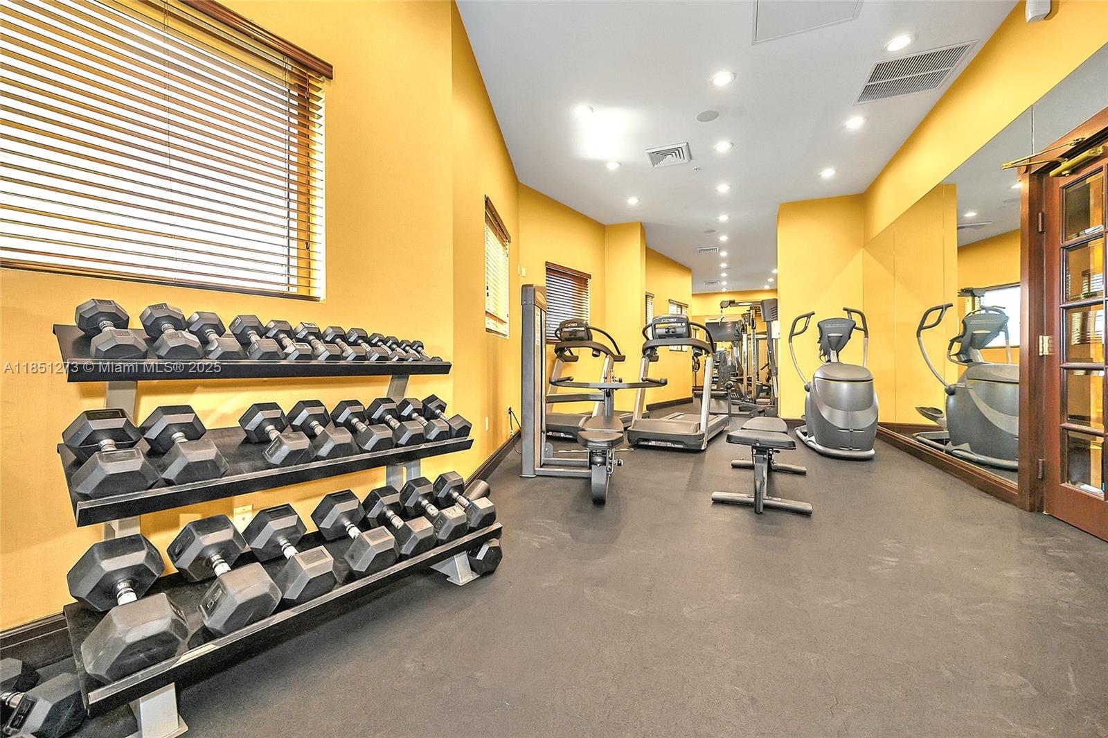 SAYAN CONDO - Residential