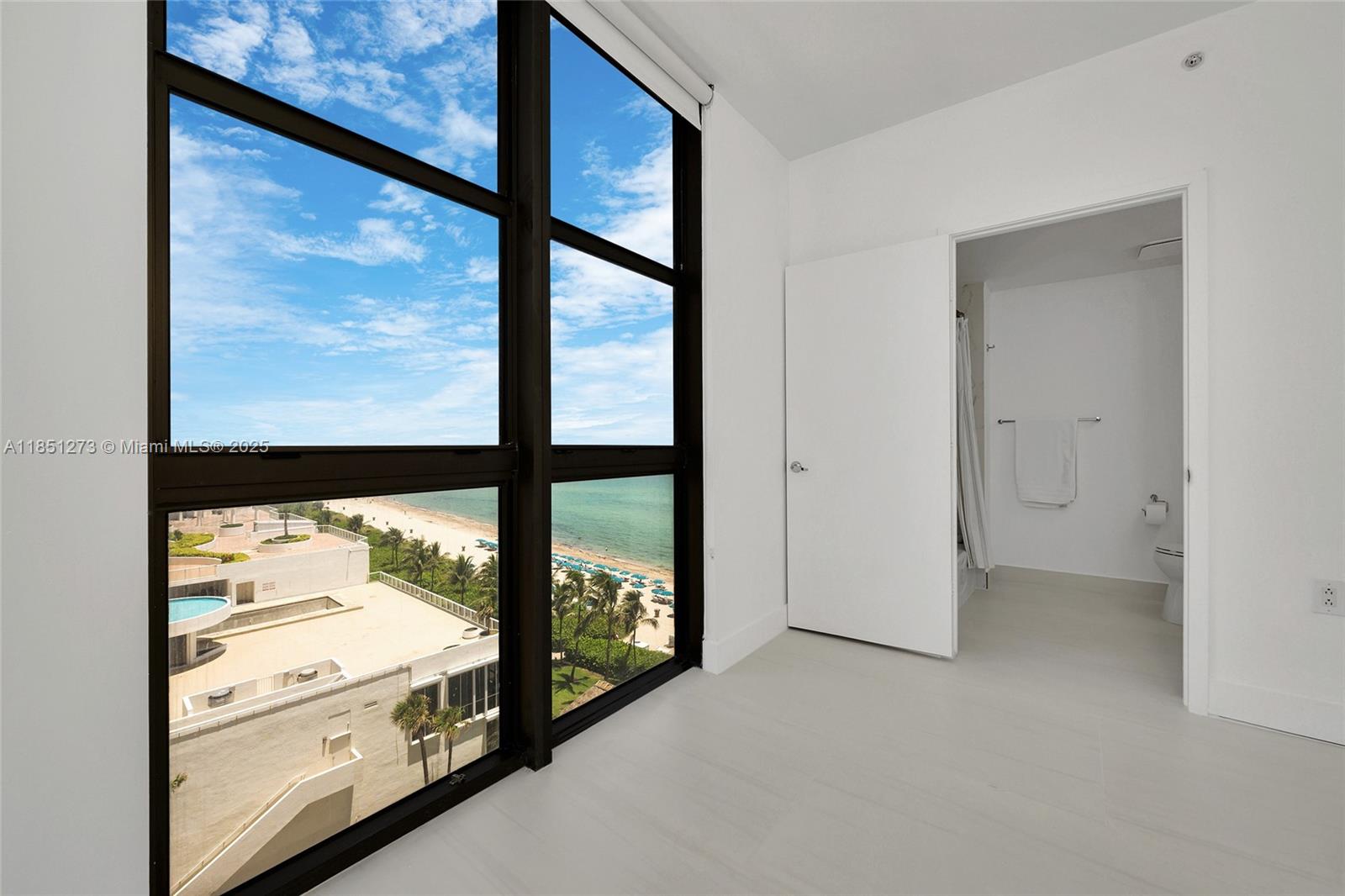 SAYAN CONDO - Residential