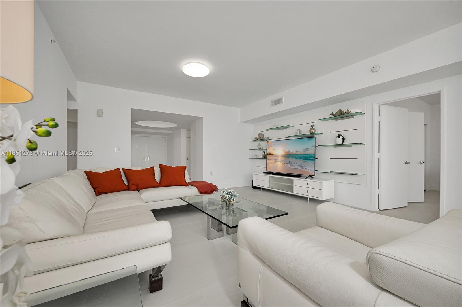 SAYAN CONDO - Residential