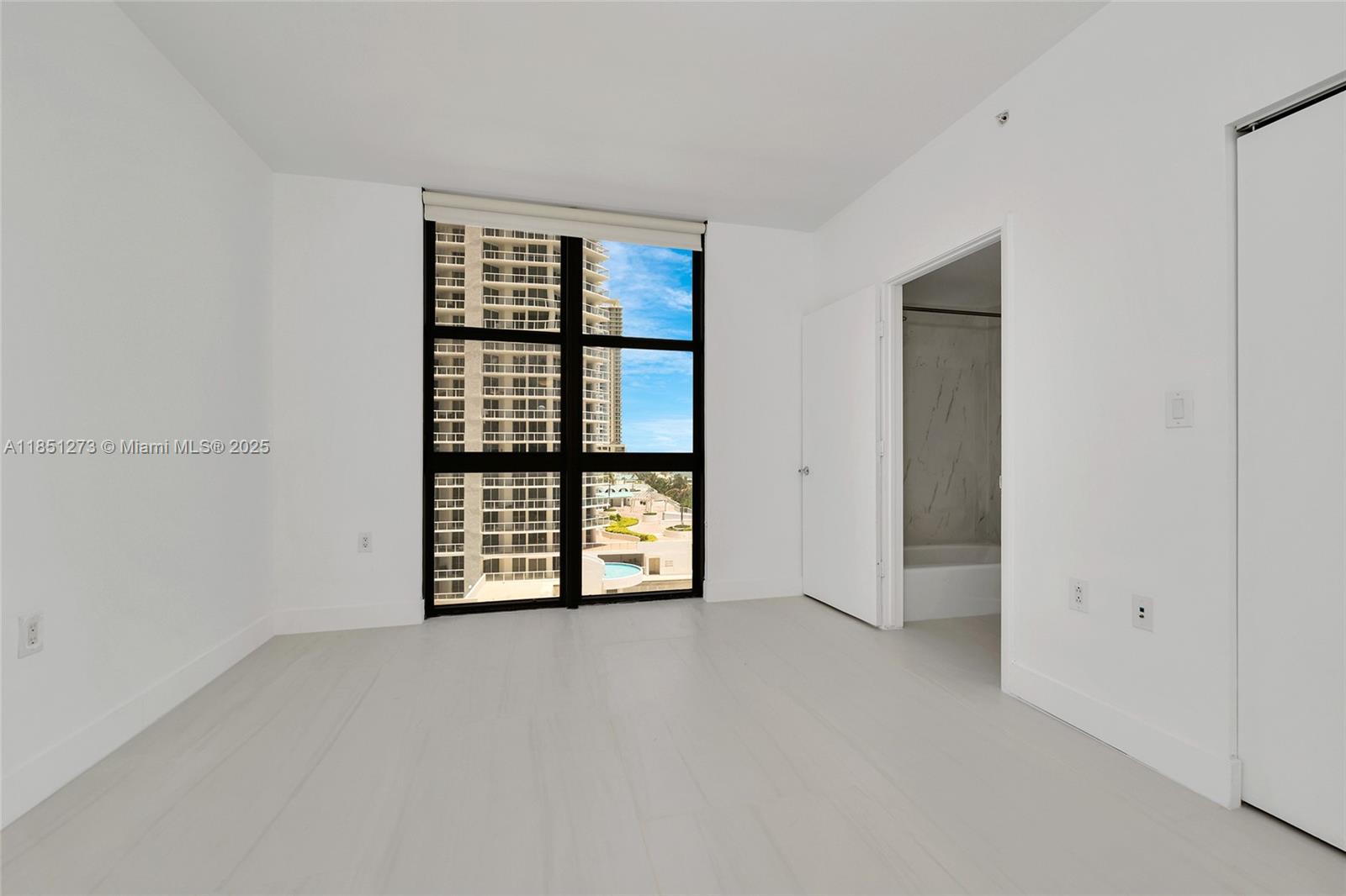 SAYAN CONDO - Residential