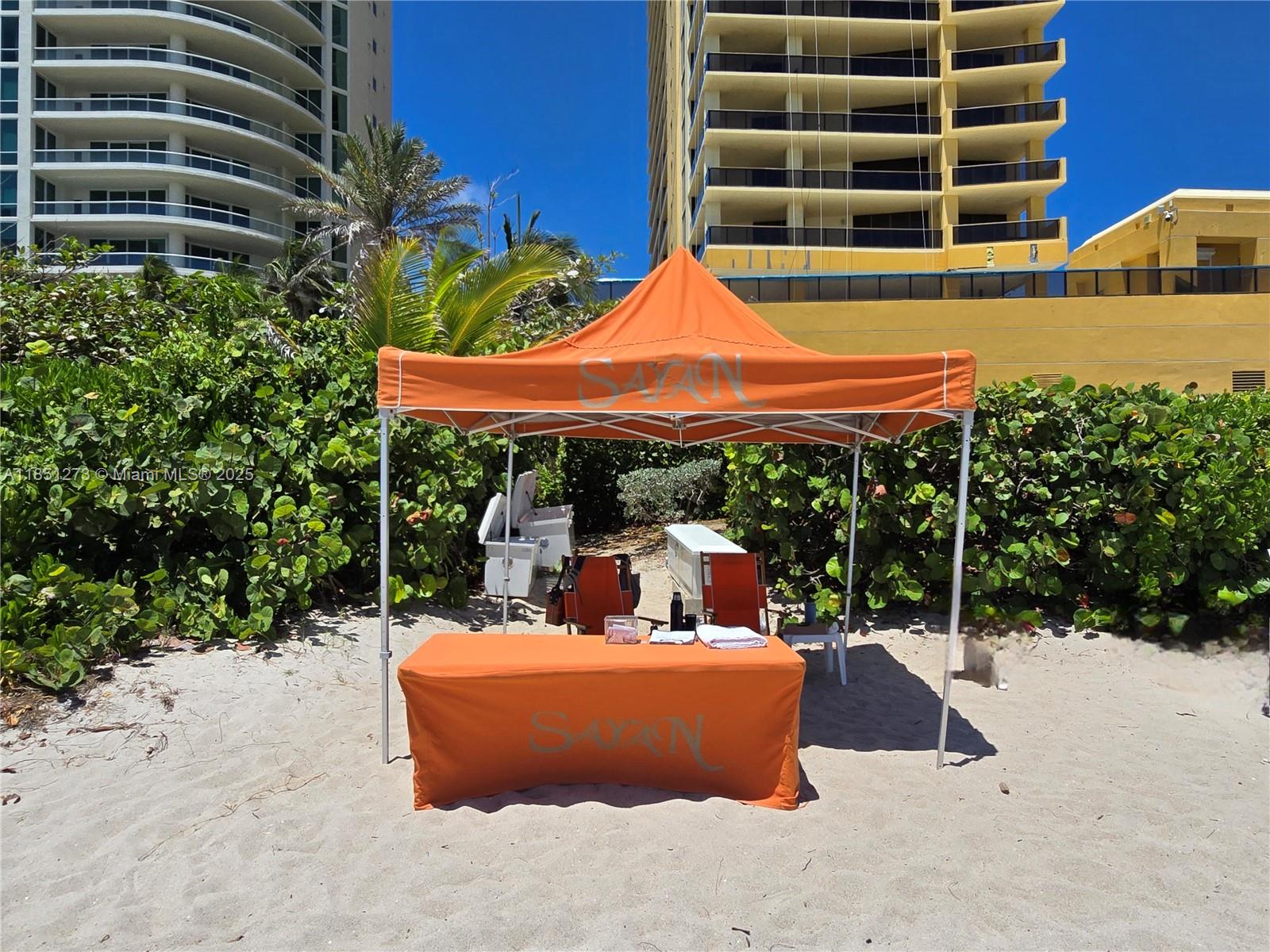 SAYAN CONDO - Residential