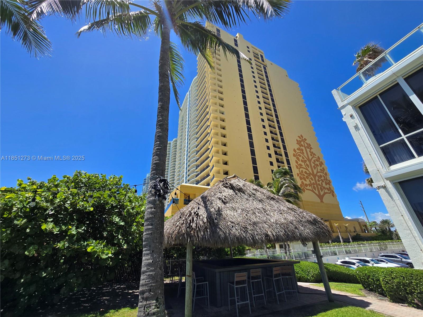 SAYAN CONDO - Residential