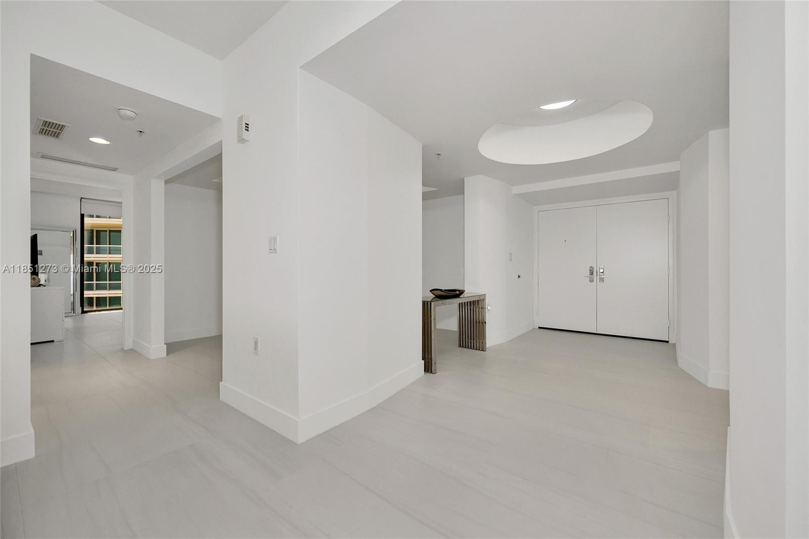 SAYAN CONDO - Residential