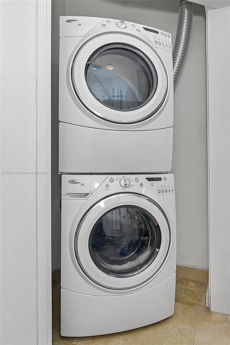 SAYAN CONDO - Residential