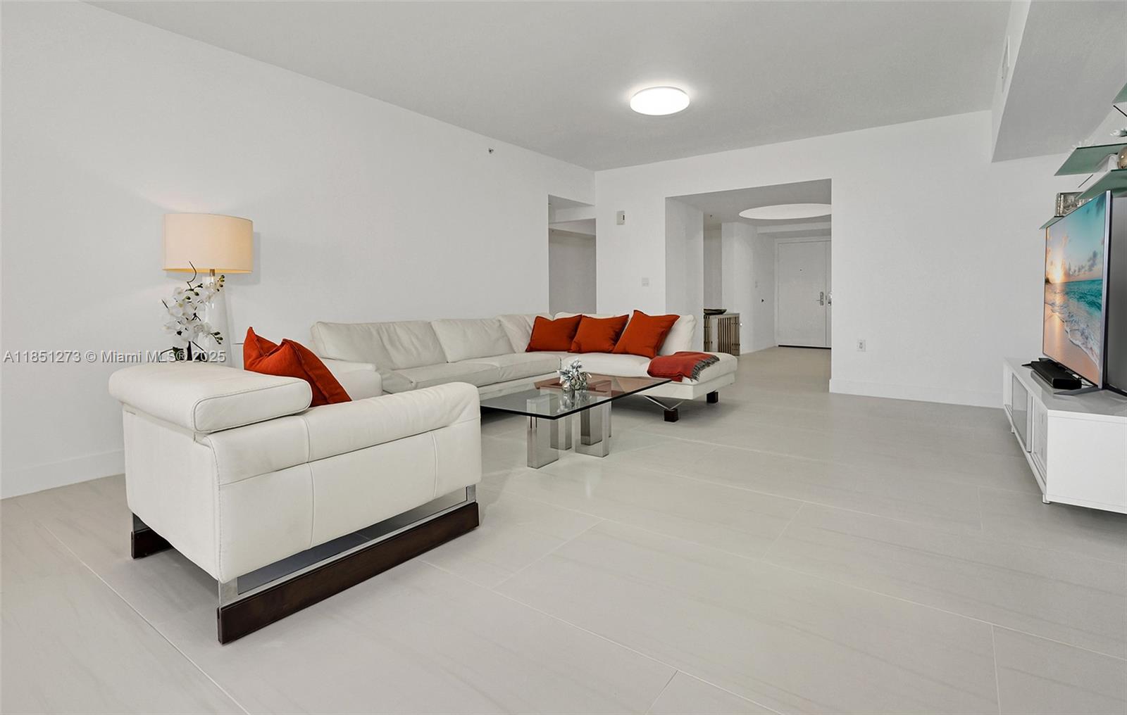 SAYAN CONDO - Residential