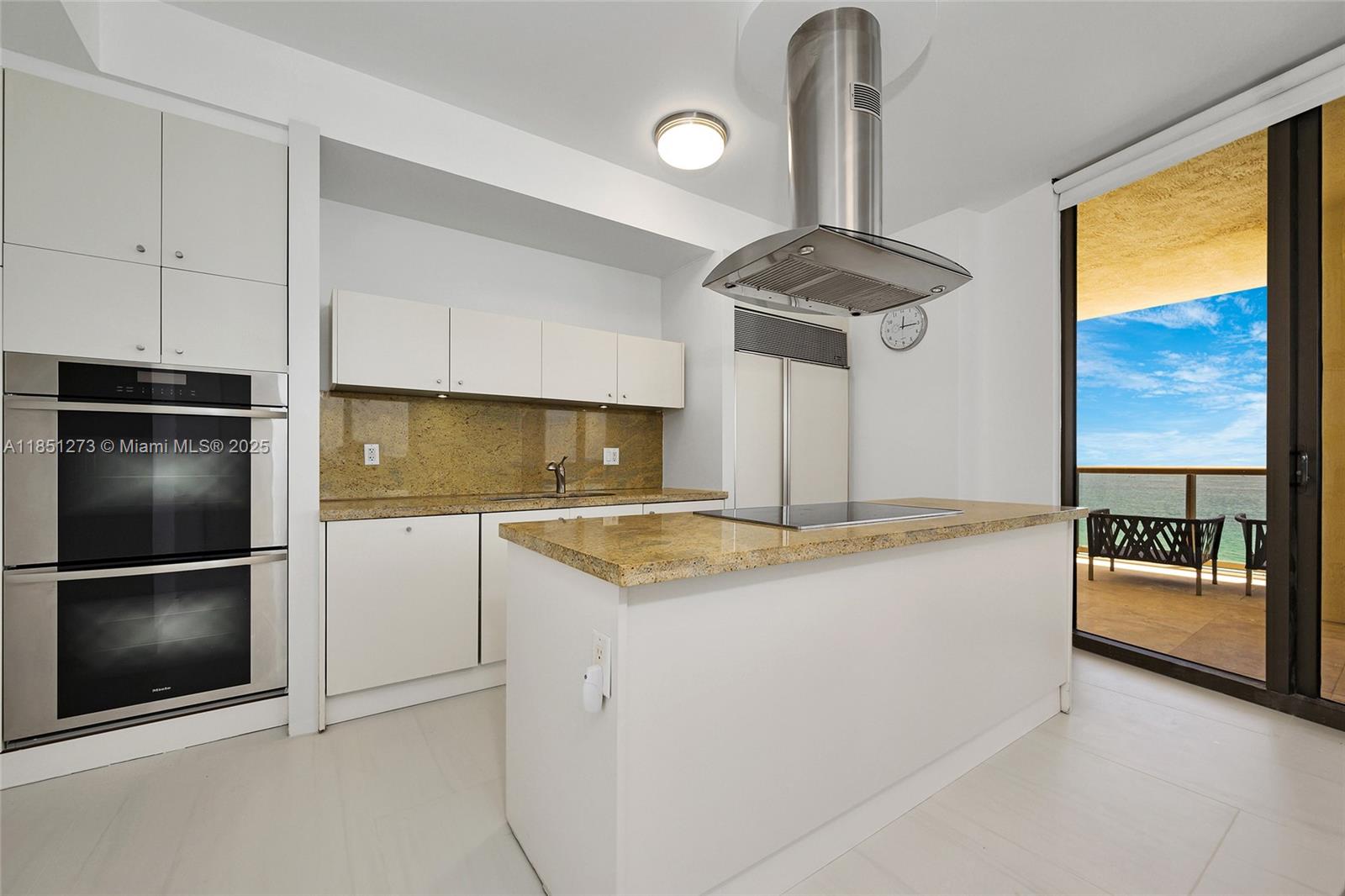 SAYAN CONDO - Residential