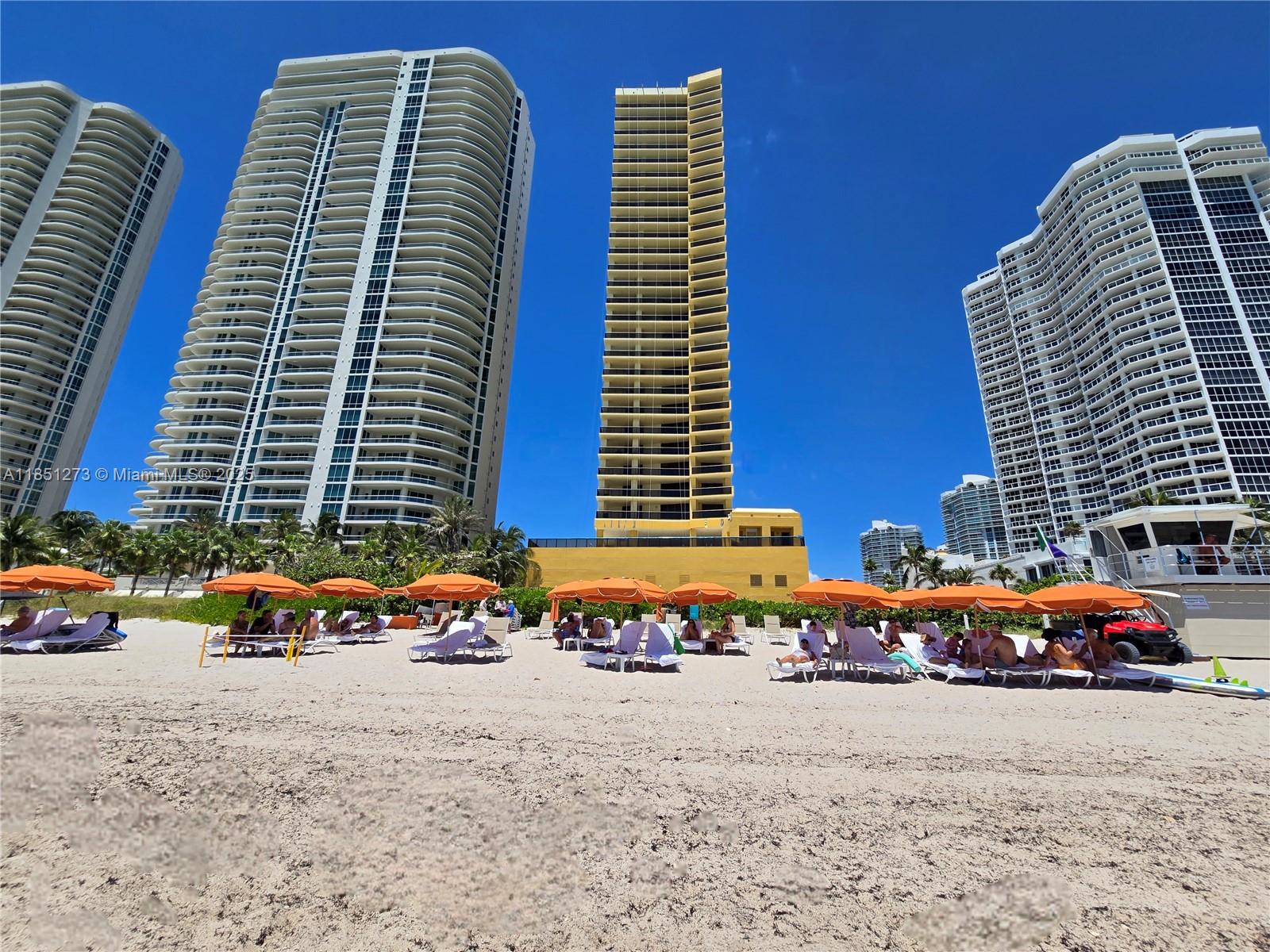 SAYAN CONDO - Residential