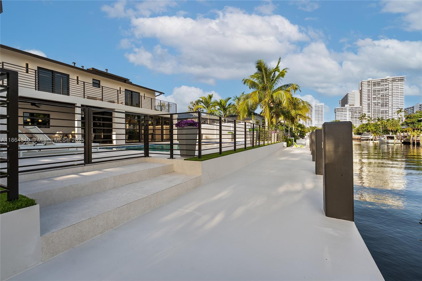 BERMUDA RIVIERA - Residential