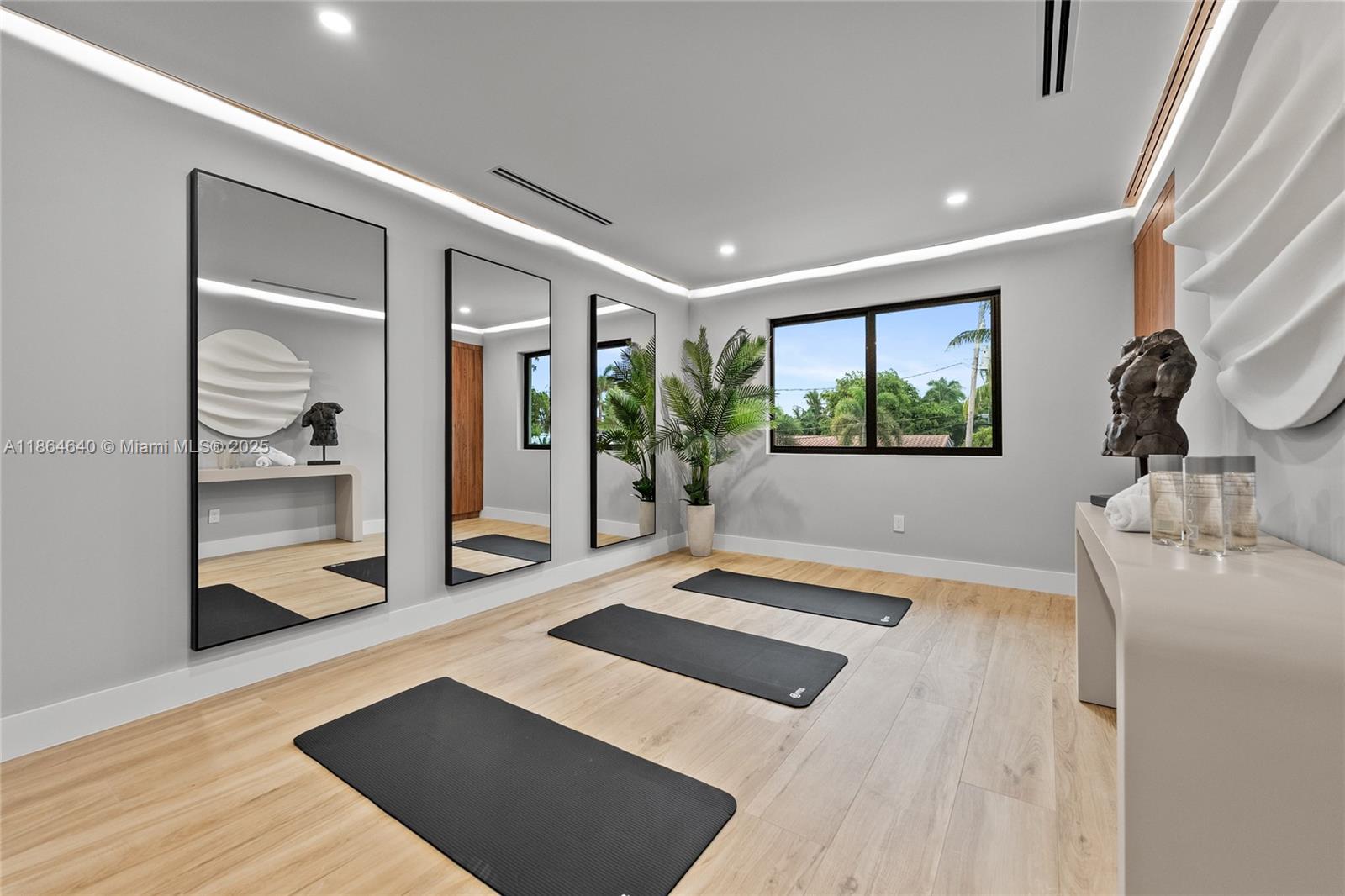 BERMUDA RIVIERA - Residential