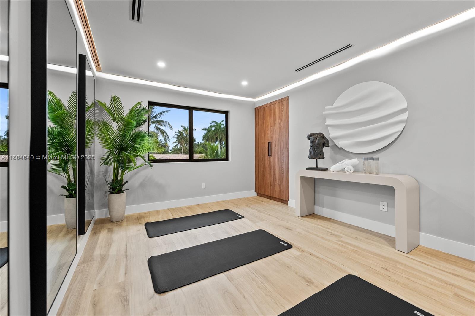 BERMUDA RIVIERA - Residential