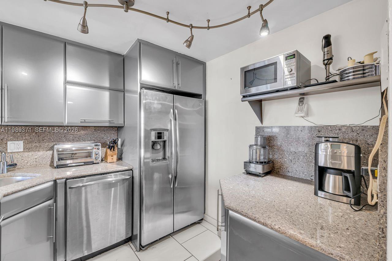 IMPERIAL TOWERS CONDO - Residential