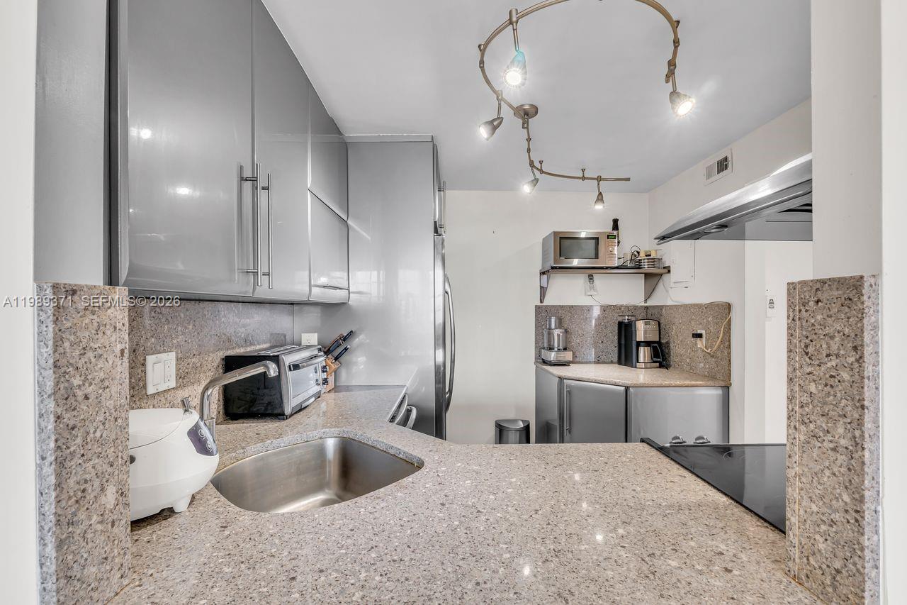 IMPERIAL TOWERS CONDO - Residential