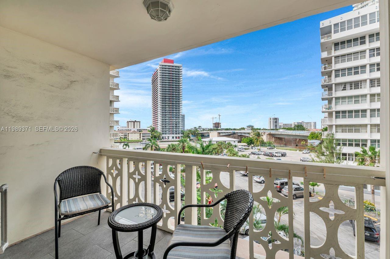 IMPERIAL TOWERS CONDO - Residential