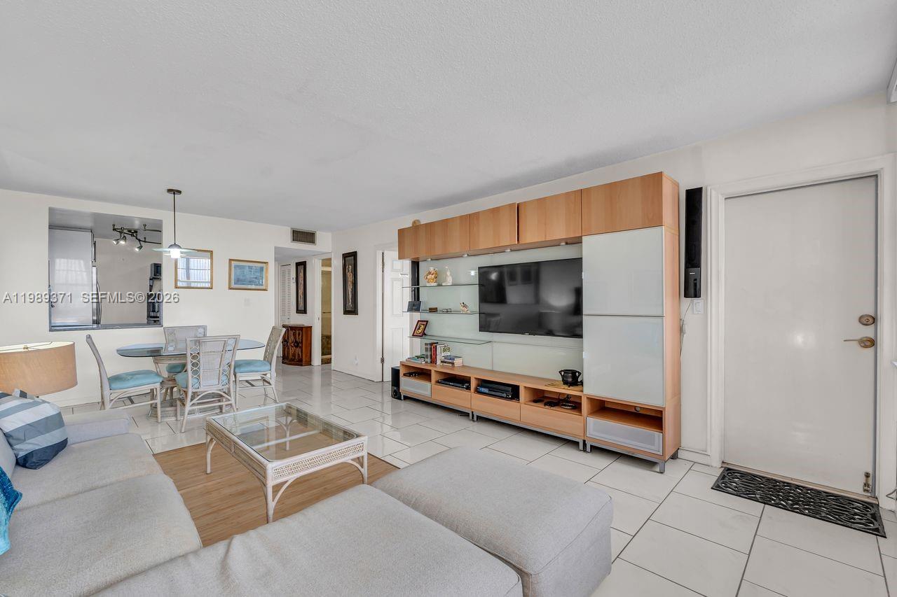 IMPERIAL TOWERS CONDO - Residential