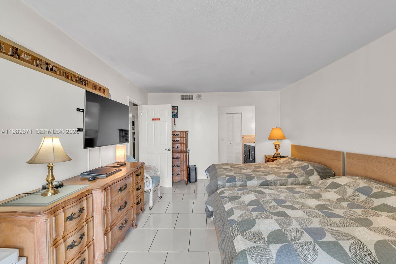 IMPERIAL TOWERS CONDO - Residential