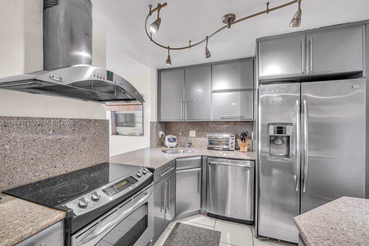 IMPERIAL TOWERS CONDO - Residential