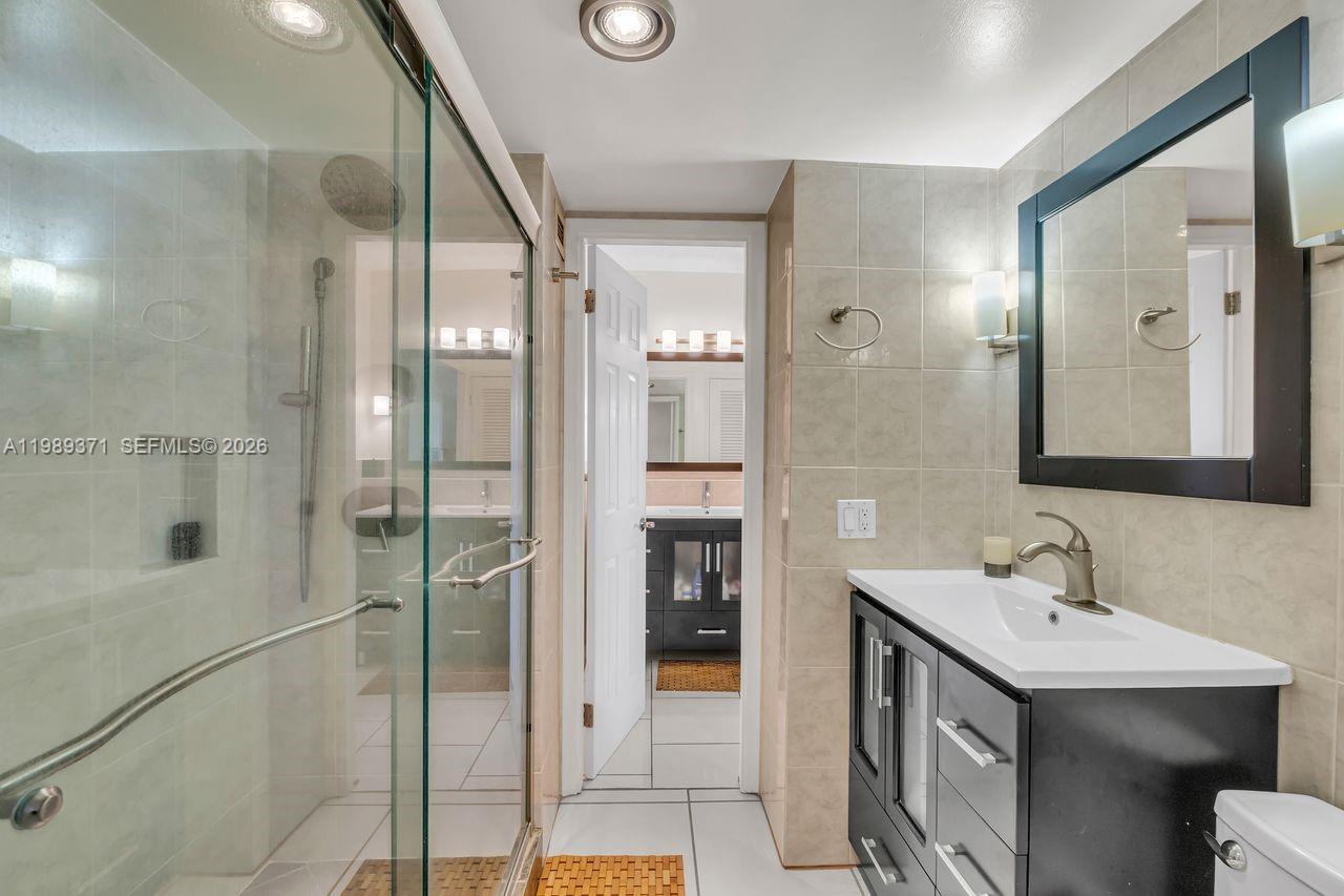 IMPERIAL TOWERS CONDO - Residential