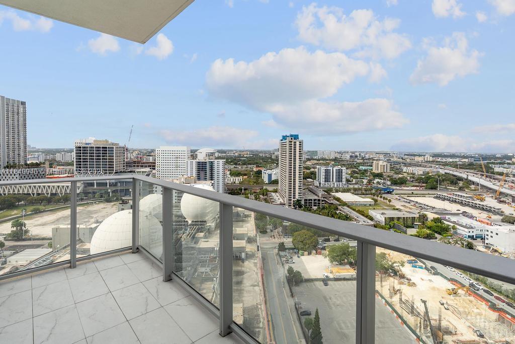 PARAMOUNT MIAMI WORLDCENTR - Residential