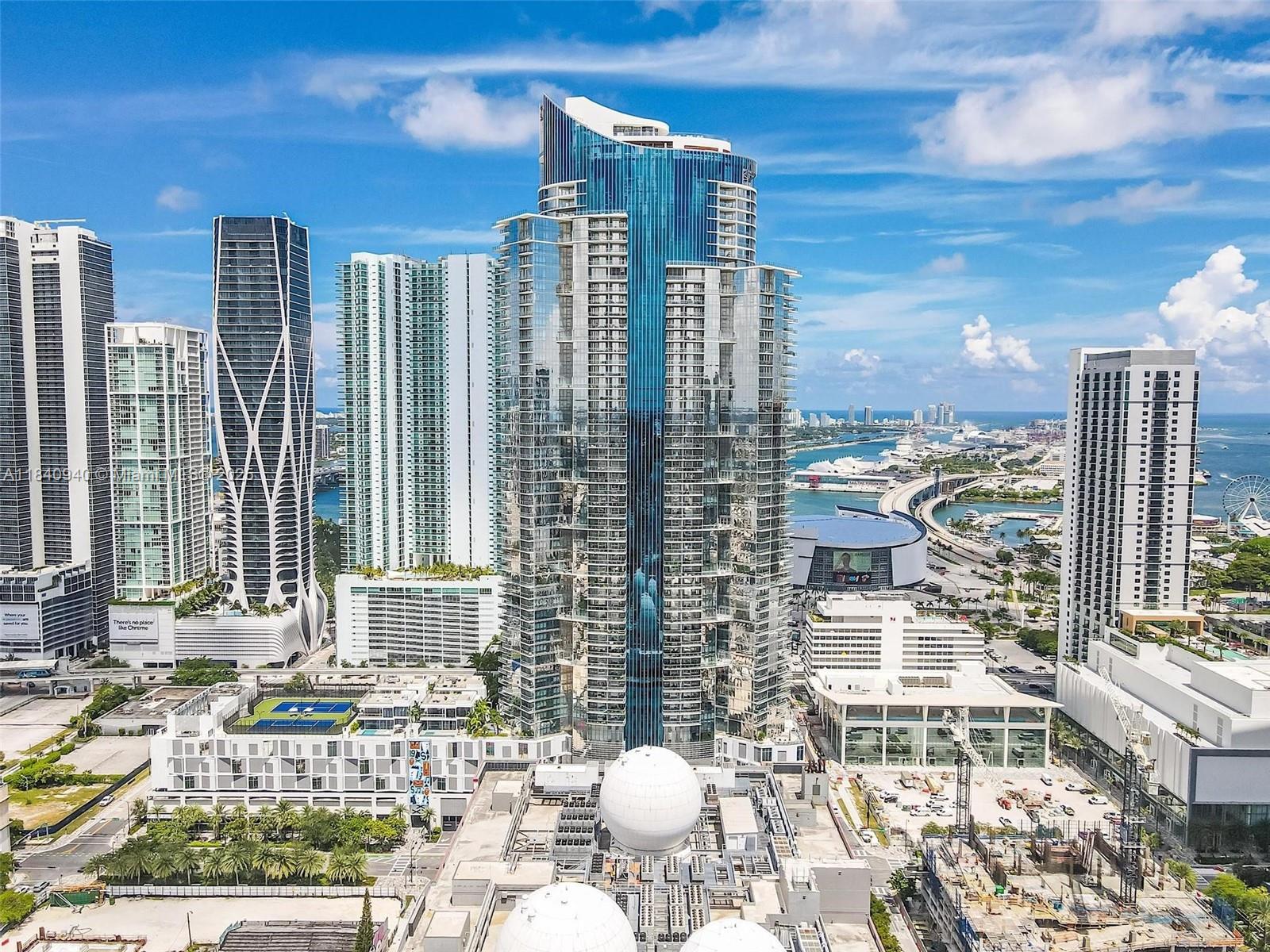 PARAMOUNT MIAMI WORLDCENTR - Residential