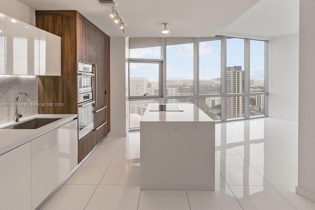 PARAMOUNT MIAMI WORLDCENTR - Residential