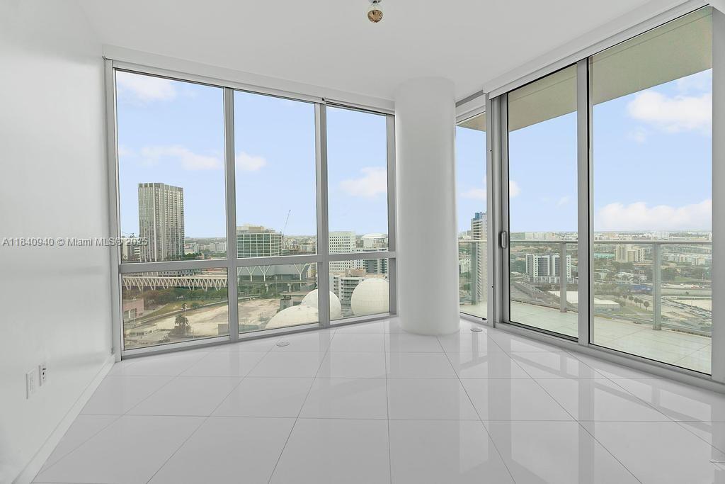 PARAMOUNT MIAMI WORLDCENTR - Residential