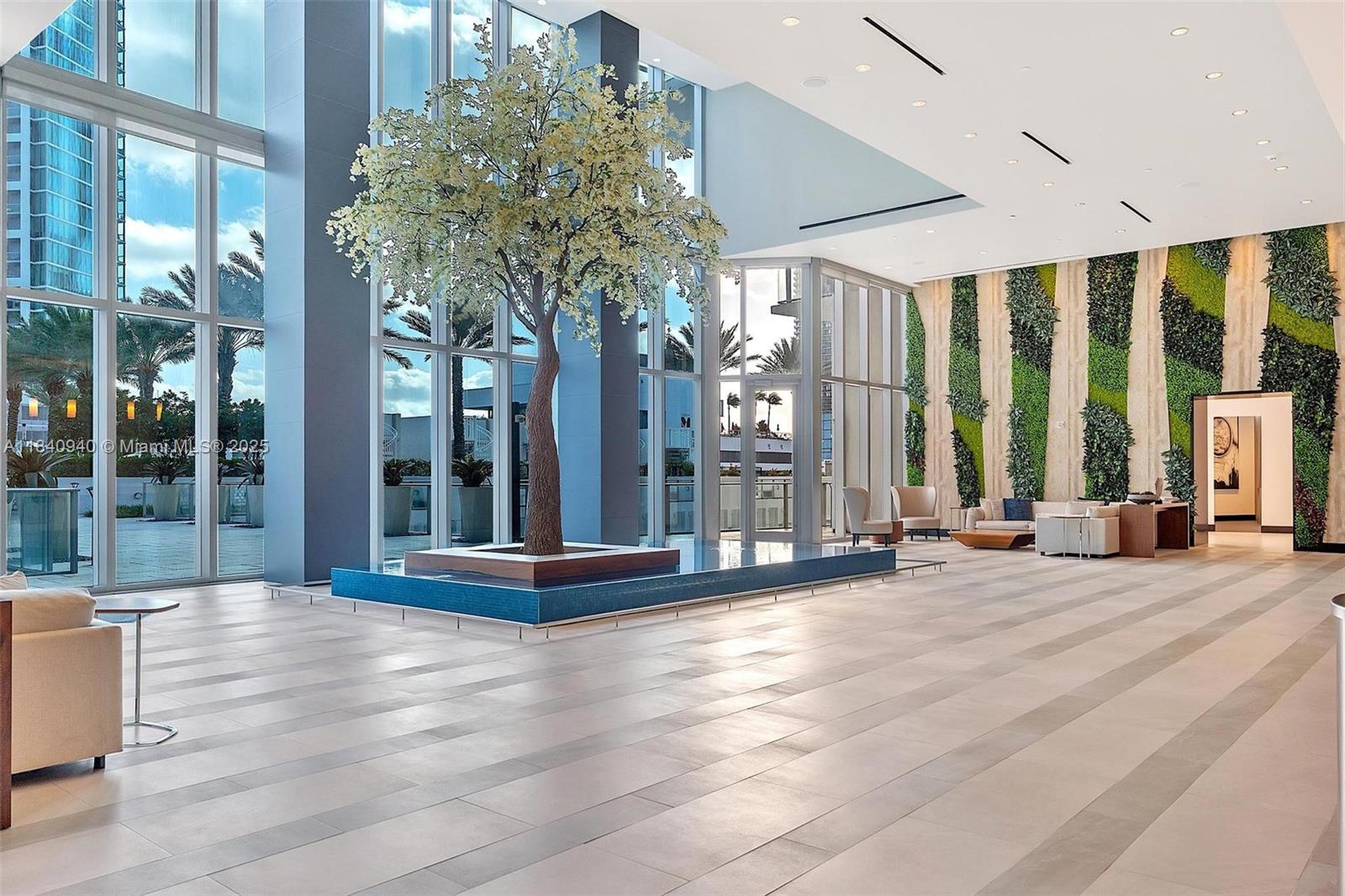 PARAMOUNT MIAMI WORLDCENTR - Residential