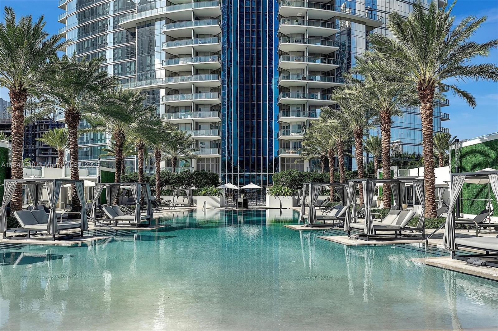 PARAMOUNT MIAMI WORLDCENTR - Residential