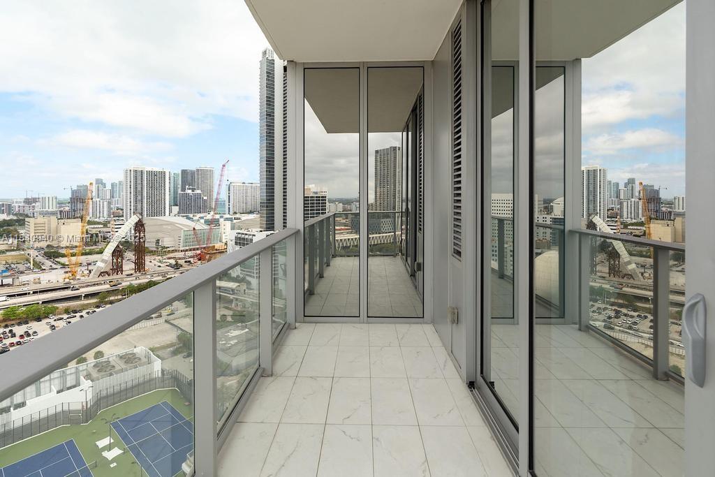 PARAMOUNT MIAMI WORLDCENTR - Residential