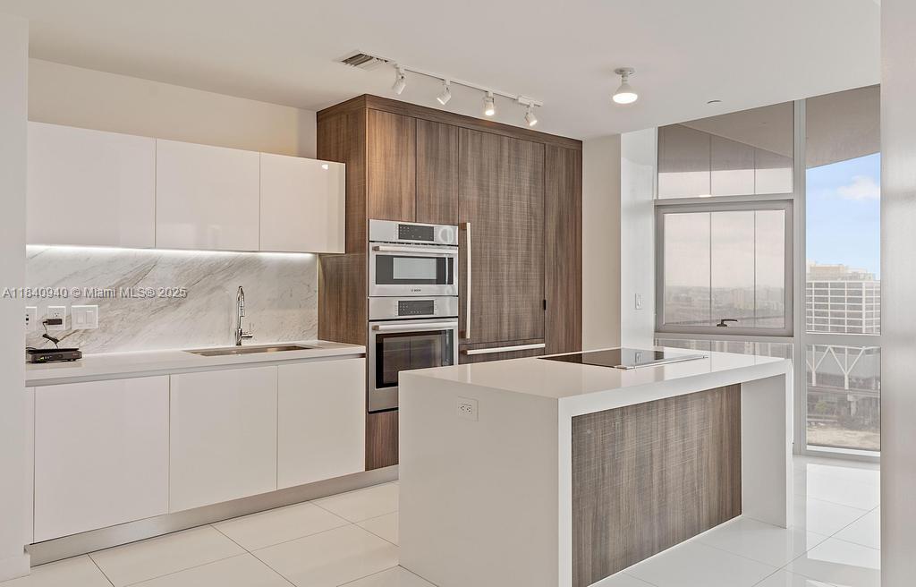 851 NE 1st Ave 2102, Miami, FL, 33132/$620,000 2 851 NE 1st Ave 2102