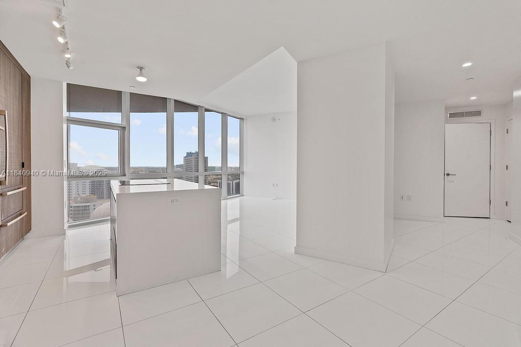 PARAMOUNT MIAMI WORLDCENTR - Residential