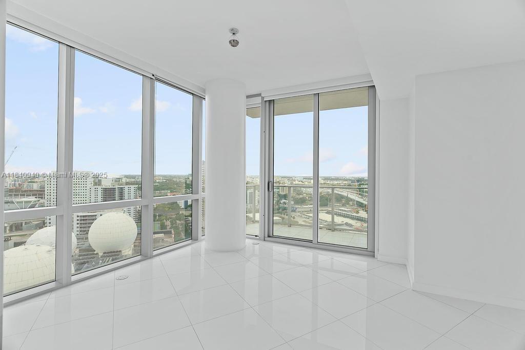 PARAMOUNT MIAMI WORLDCENTR - Residential