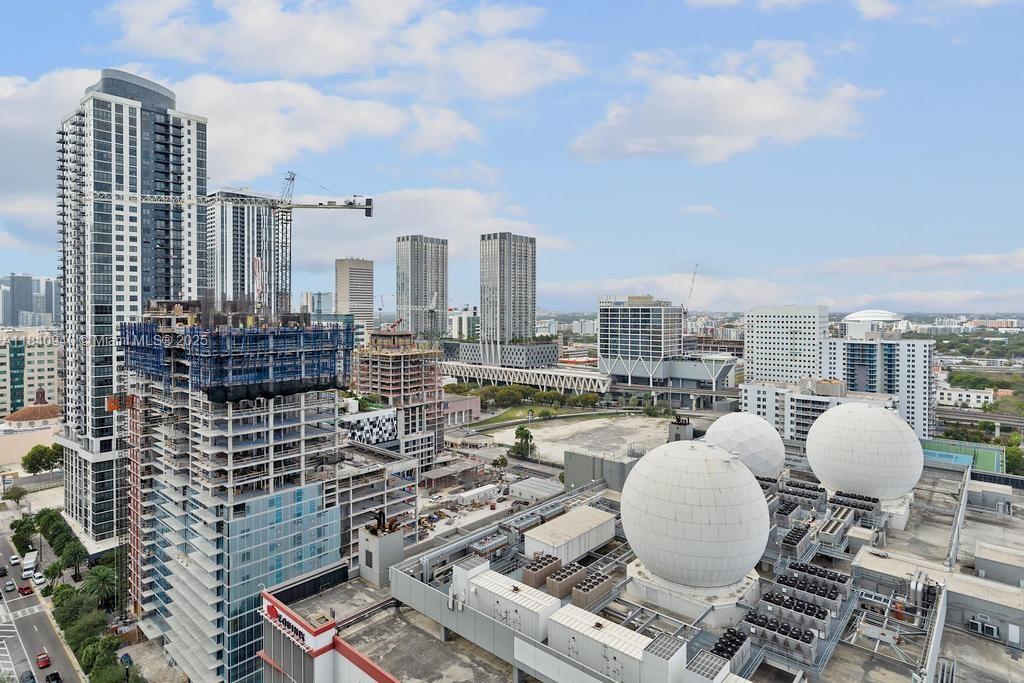 PARAMOUNT MIAMI WORLDCENTR - Residential