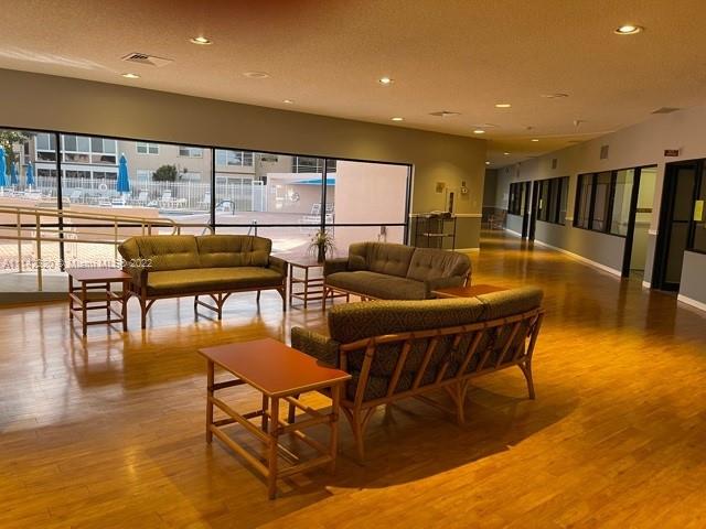 LIME BAY 6 CONDO - Residential