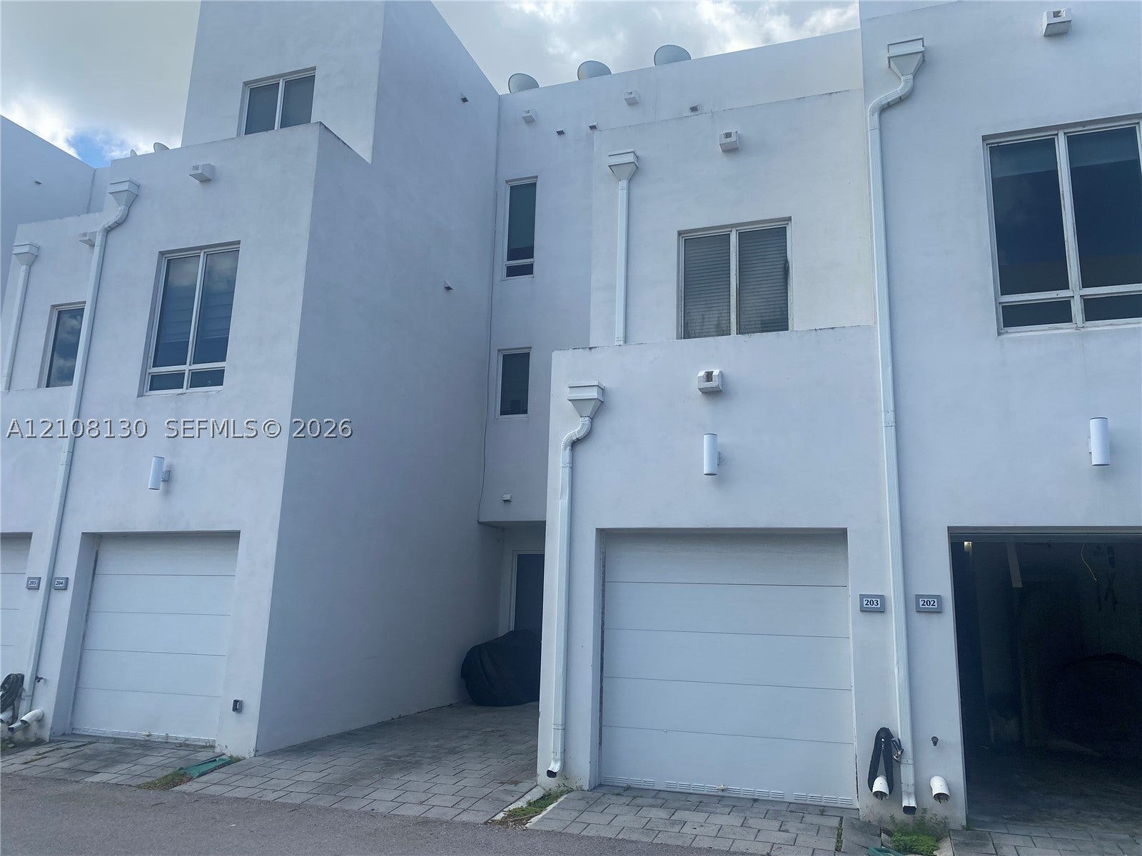 10305 NW 63rd Ter 203