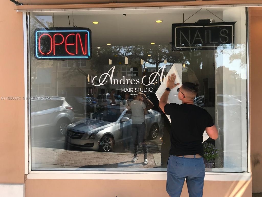 Photo of 1913 Hollywood Blvd, Hollywood, FL 33020 (MLS # A11950032)