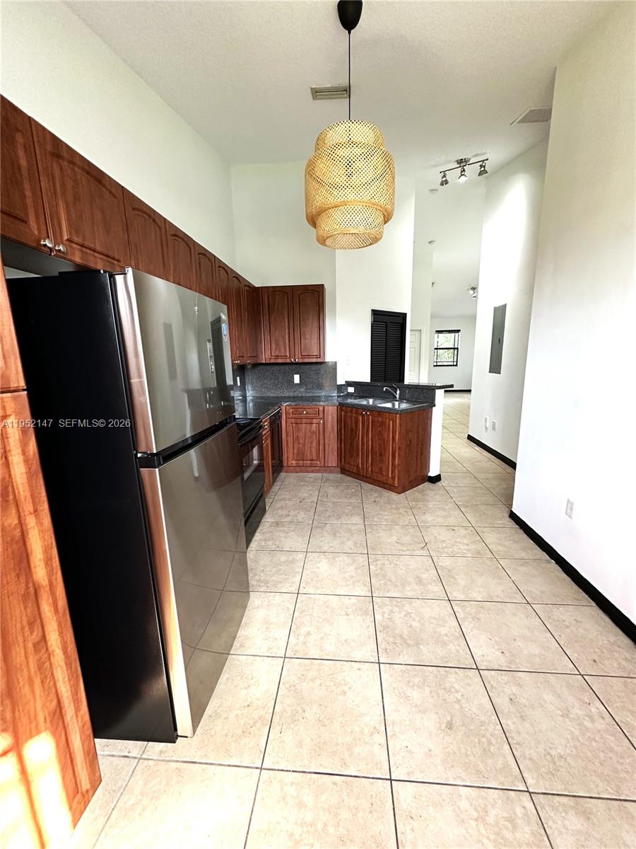 VENICE AT CRYSTAL LAKES C - Residential