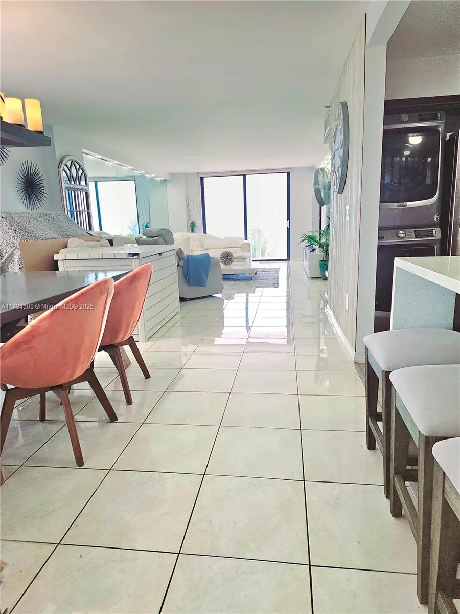 Miami Beach, Florida 33140, United States, 2 Bedrooms Bedrooms, ,2 BathroomsBathrooms,Residential,Active,11683