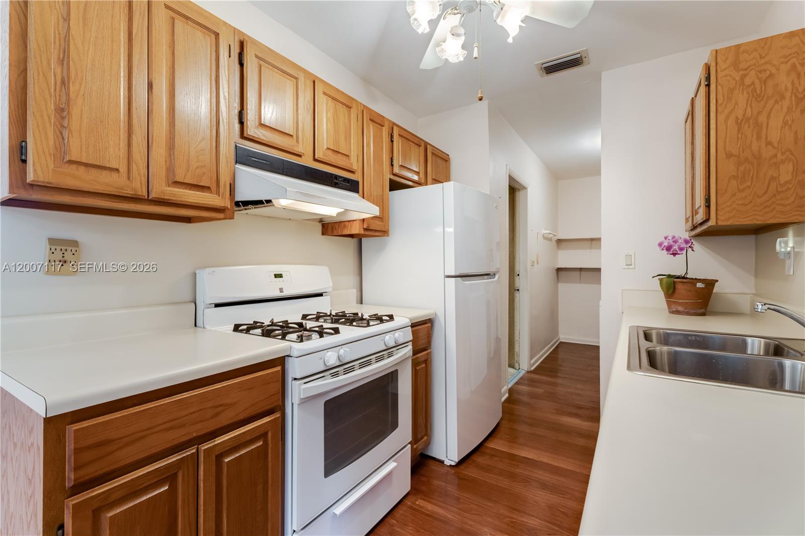 PINE TREE MANOR SEC 3 - Residential