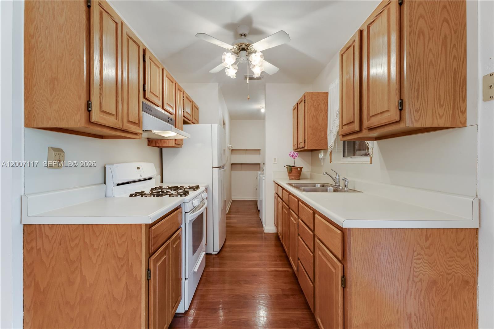 PINE TREE MANOR SEC 3 - Residential