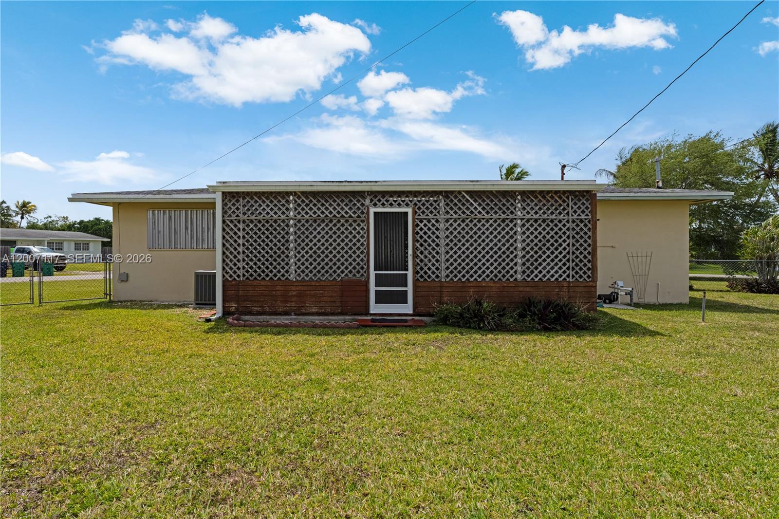 PINE TREE MANOR SEC 3 - Residential