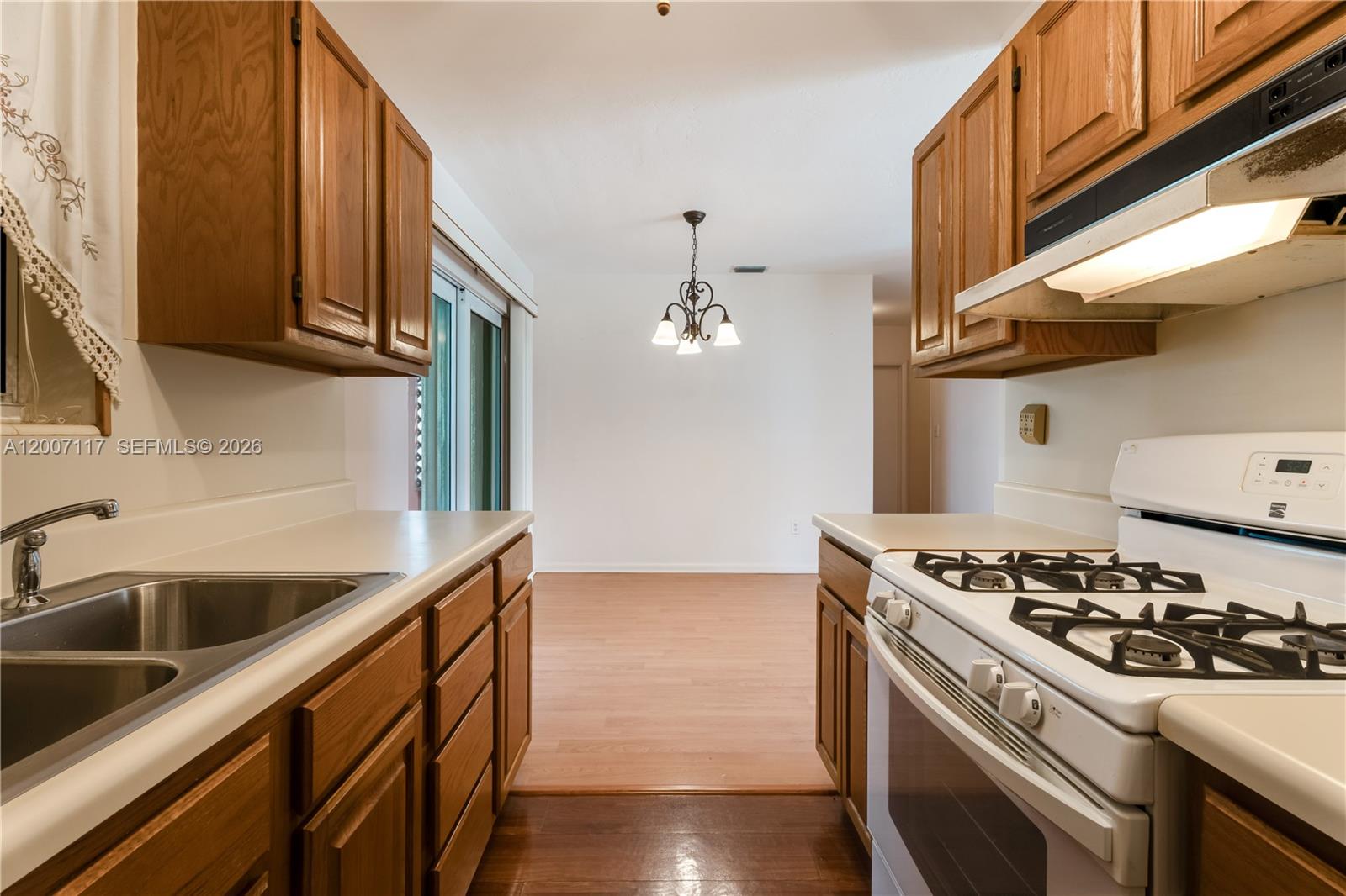 PINE TREE MANOR SEC 3 - Residential