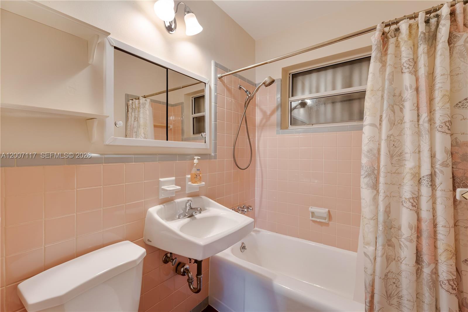 PINE TREE MANOR SEC 3 - Residential