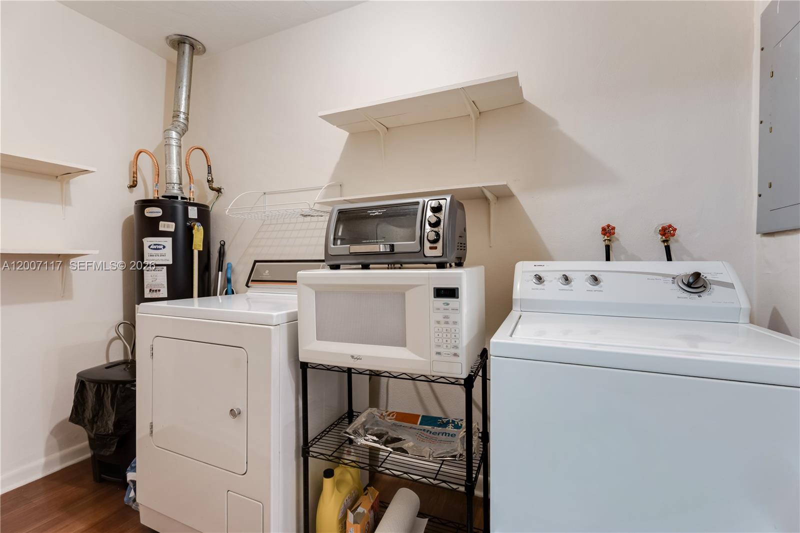 PINE TREE MANOR SEC 3 - Residential