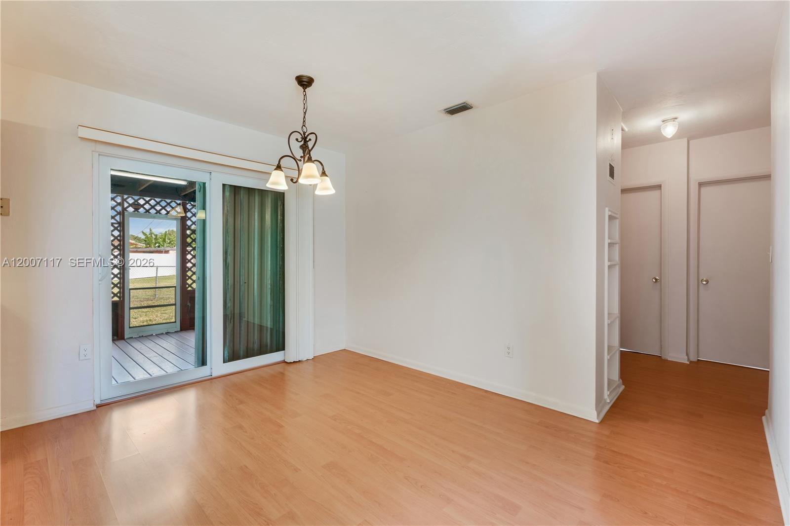 PINE TREE MANOR SEC 3 - Residential