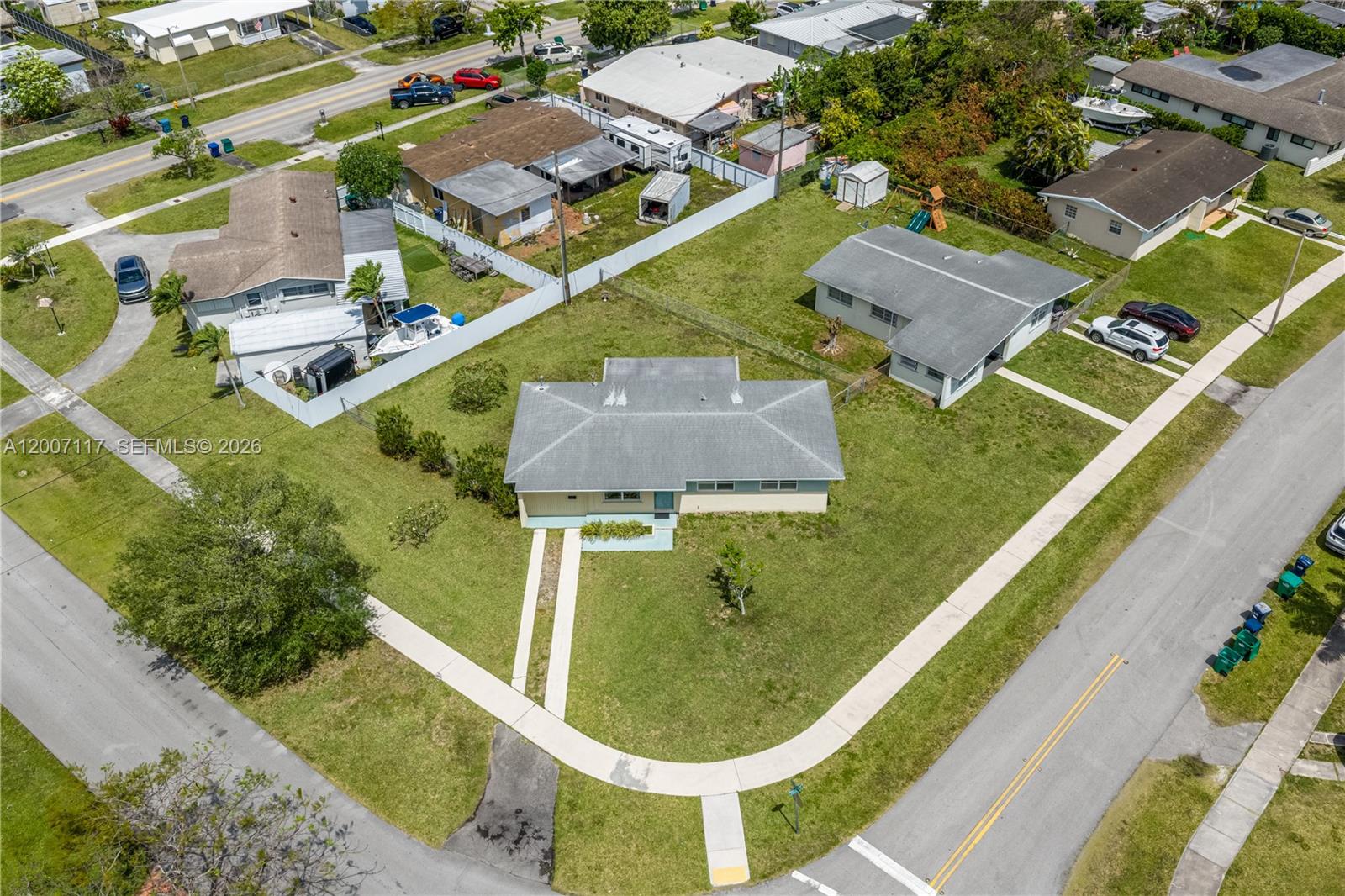 PINE TREE MANOR SEC 3 - Residential