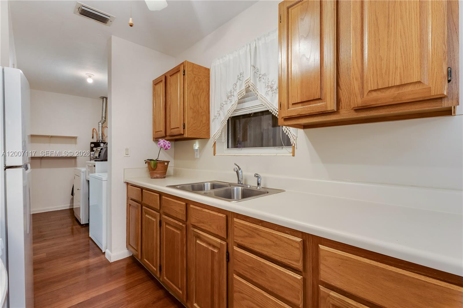 PINE TREE MANOR SEC 3 - Residential