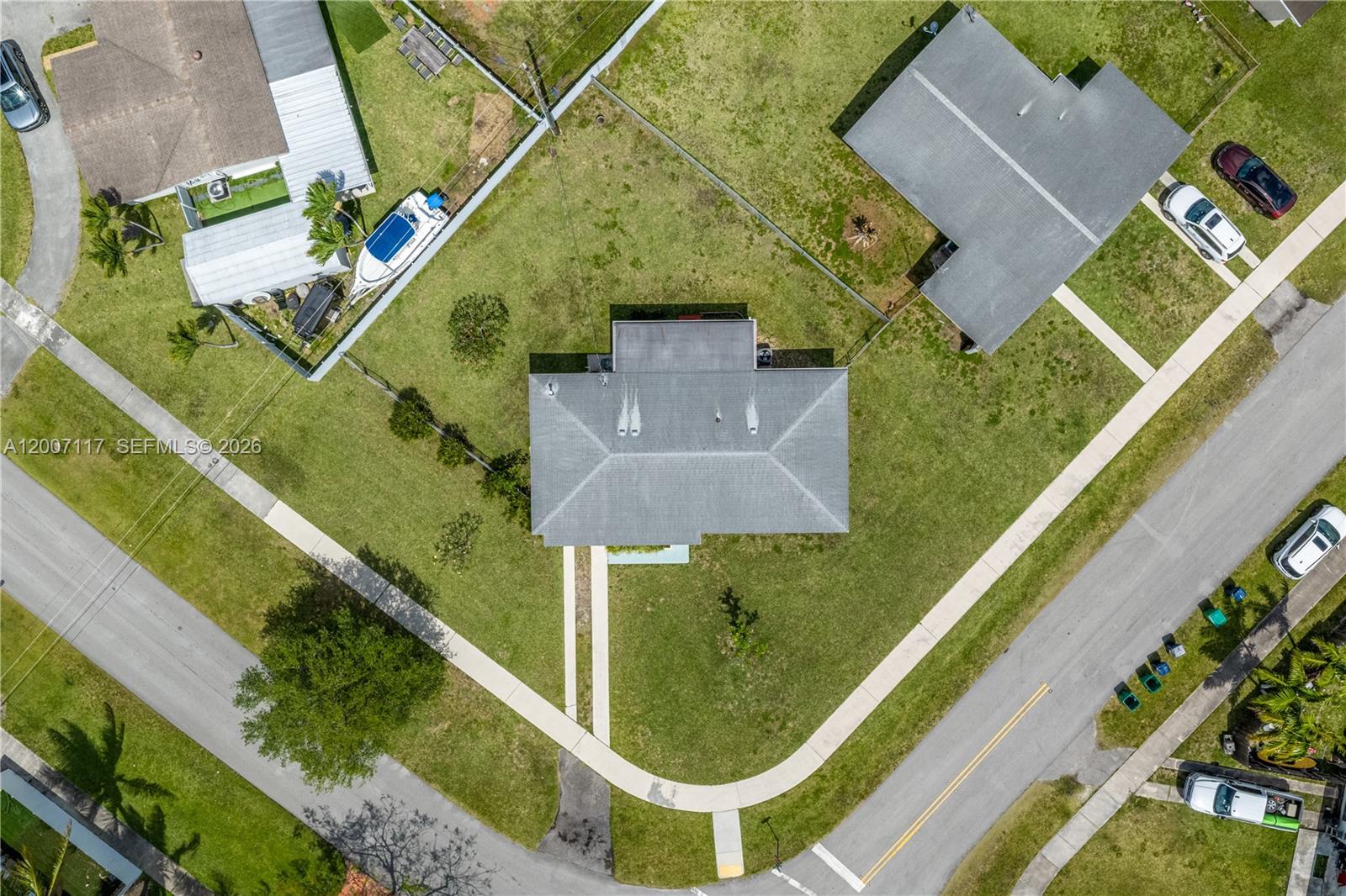 PINE TREE MANOR SEC 3 - Residential